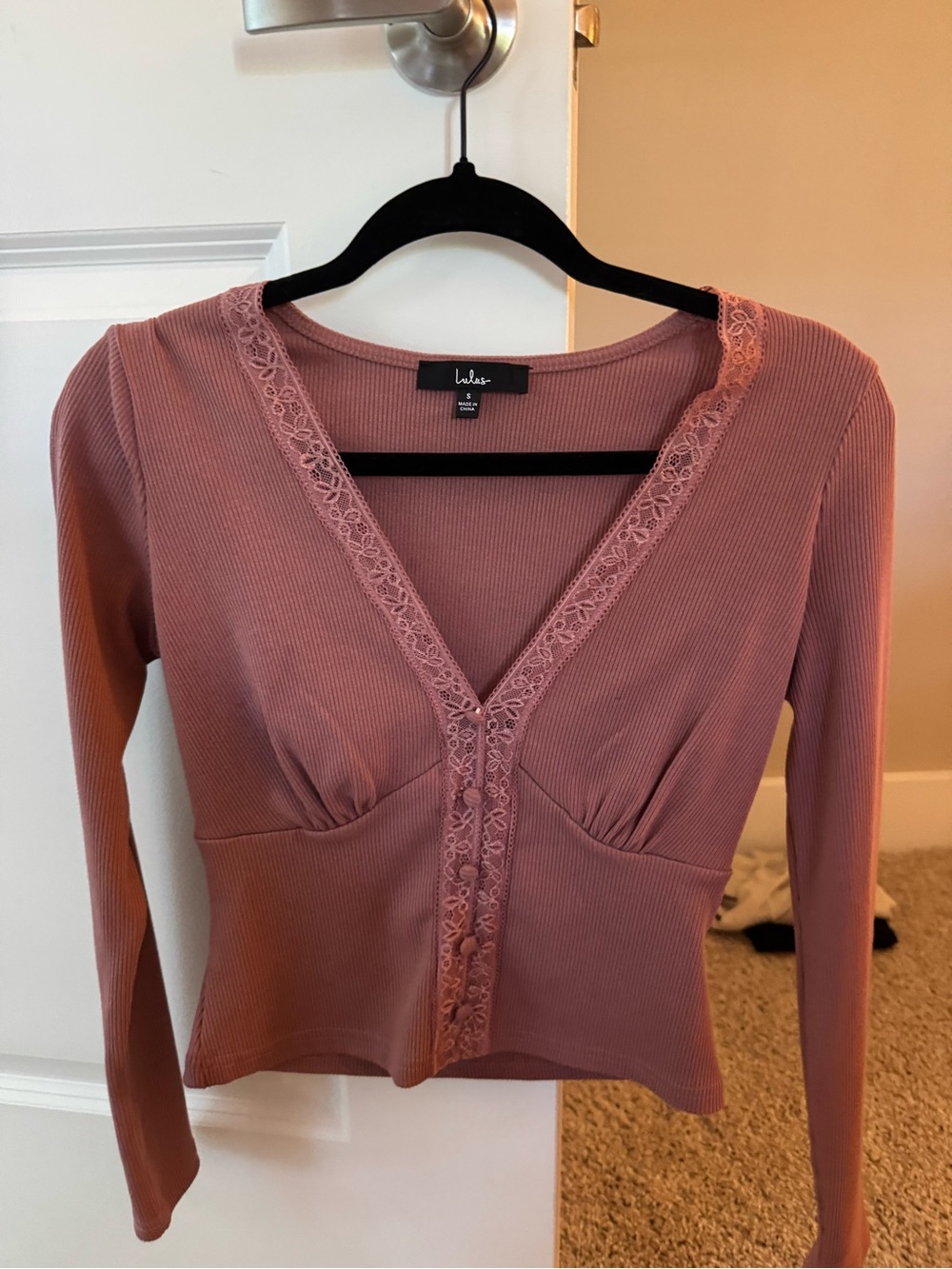 Lulu's Mauve Lace-Trim Ribbed V-Neck Long Sleeve Top